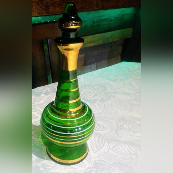 Green Glass vase Gennie in a bottle... vintage style excellent condition - Picture 7 of 13